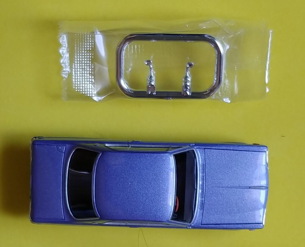 トミカリミテッドの車体とパーツの写真