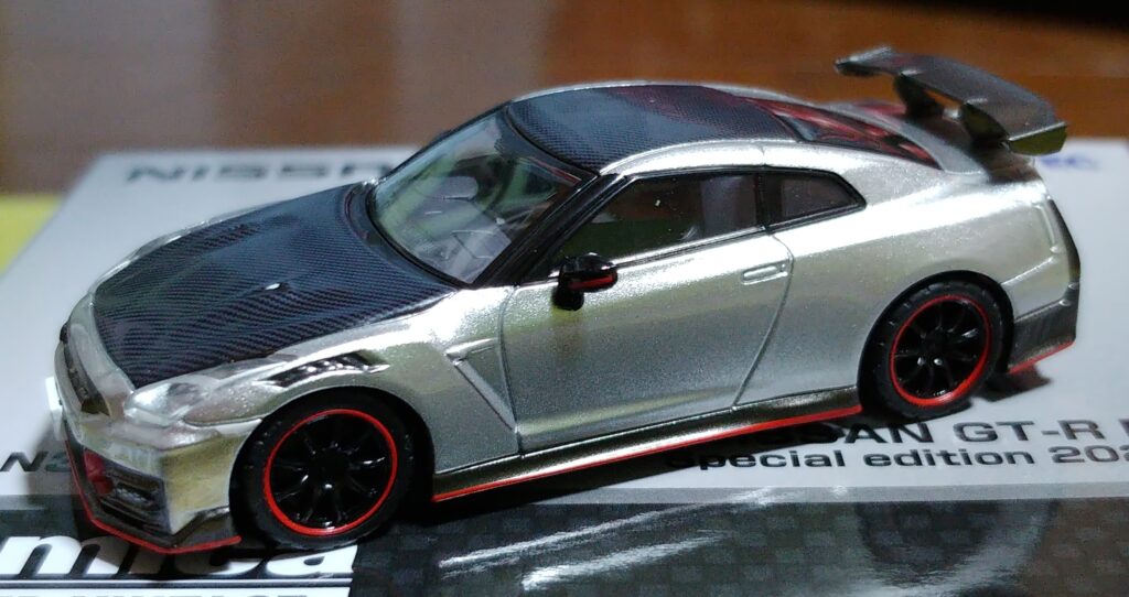 トミカリミテッドヴィンテージのGT-Rの車体のUP写真
