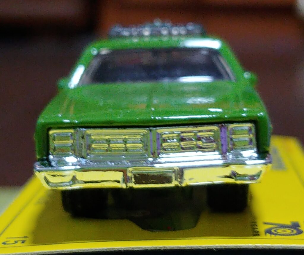 マッチボックスミニカーの正面の写真
