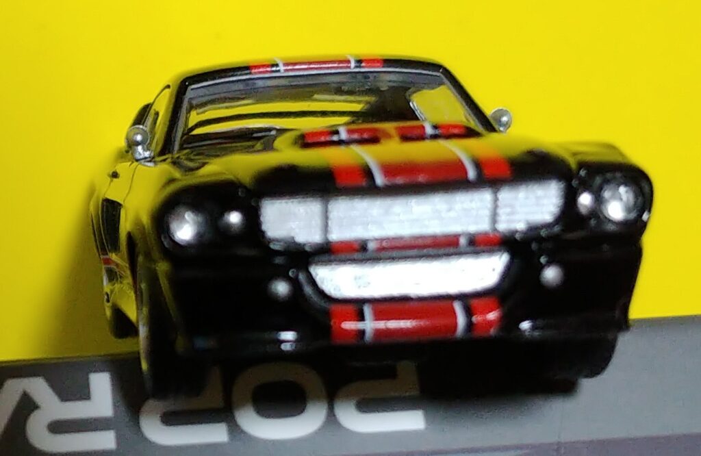 POPRACEのミニカーの正面の写真