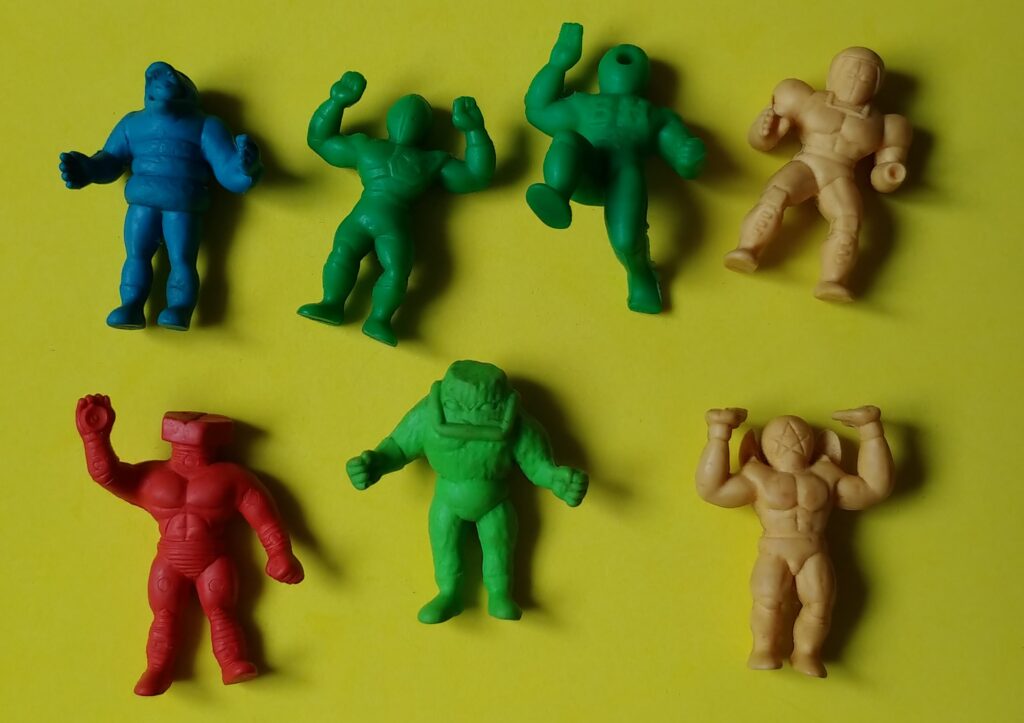 おそらく偽物と思われるちょっと大きめの刻印なしのキンケシの写真。著者所有